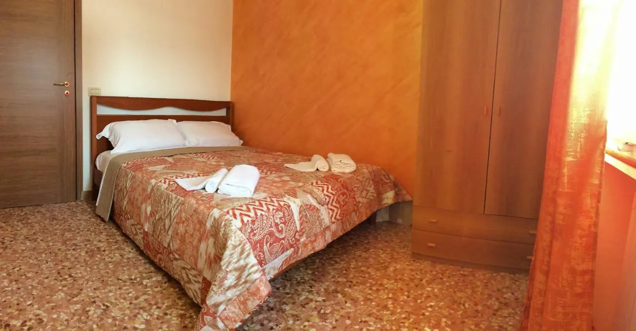 Chowdhury House Unit 2 Mestre Pensión